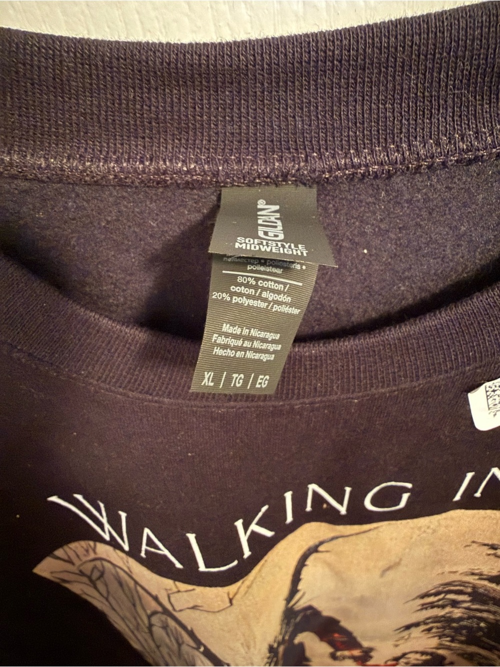 Walking in a Winter Wonderland Graphic Sweatshirt in Size XL - Picture 4 of 7